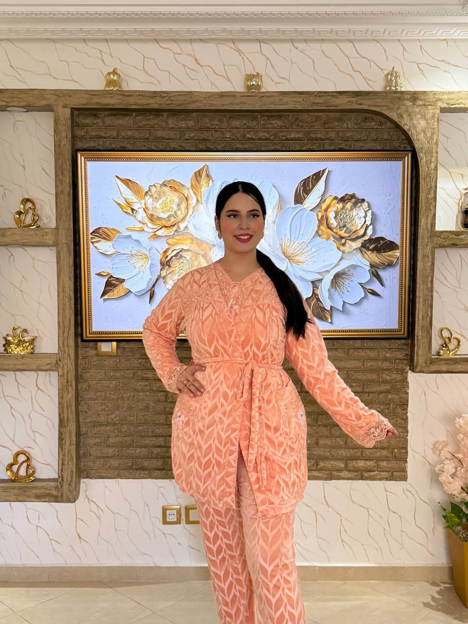 ✨بيجامة نسائية مخملية راقية بتفاصيل دانتيل – أناقة وراحة فكل لحظة ✨