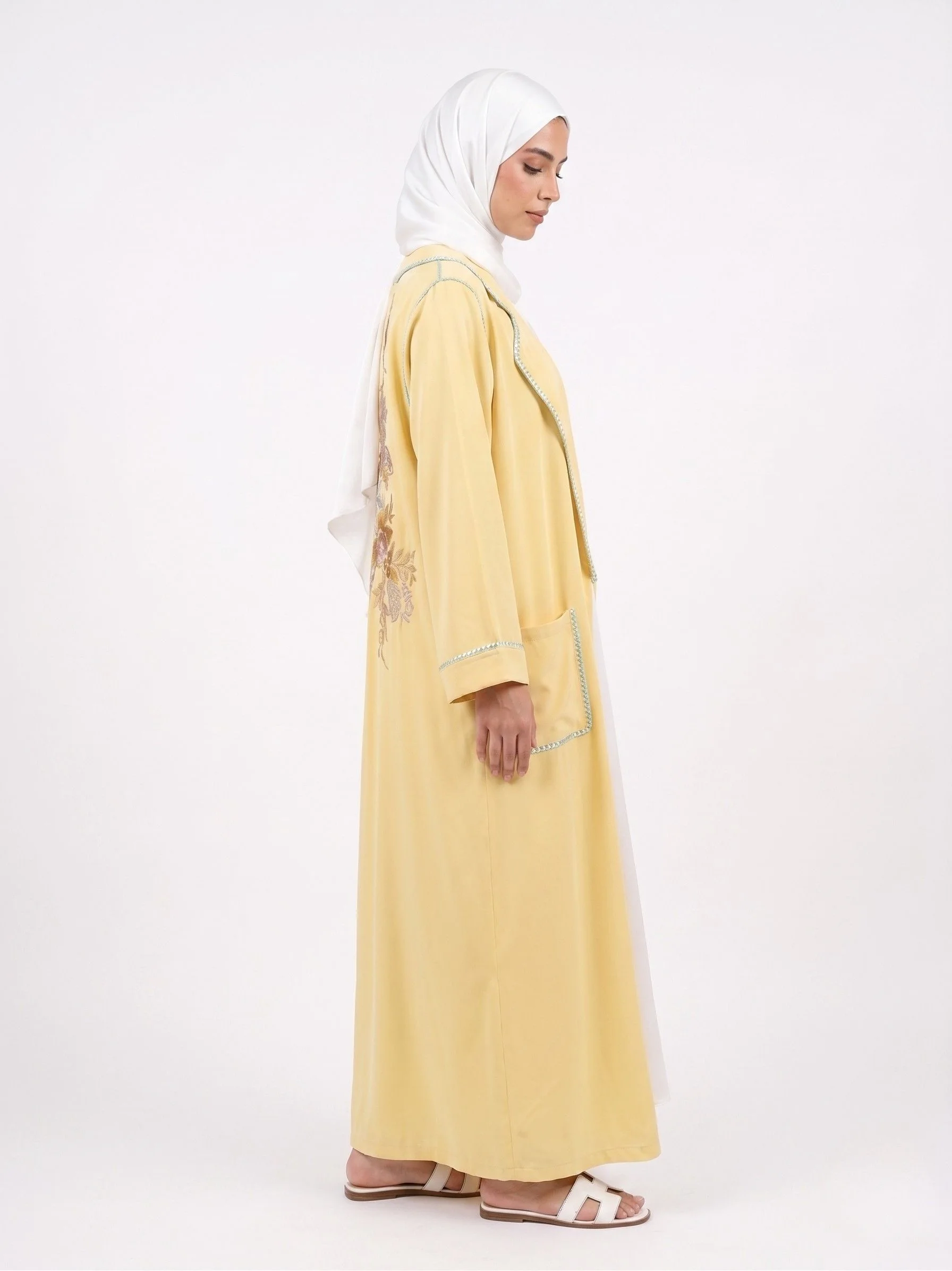 Kimono Jaune Brodé Main  Finition Habka Bleu Ciel Artisanale