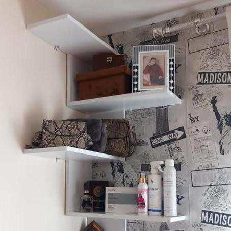 Étagères d'angle+ la livraison gratuite