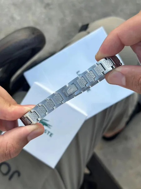 BRACLET LACOSTE AVEC BOITE ET SAC