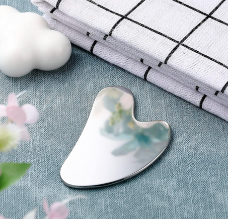 أداة غوا شا الستانلس ستيل – لمسة جمالية فاخرة لبشرتك