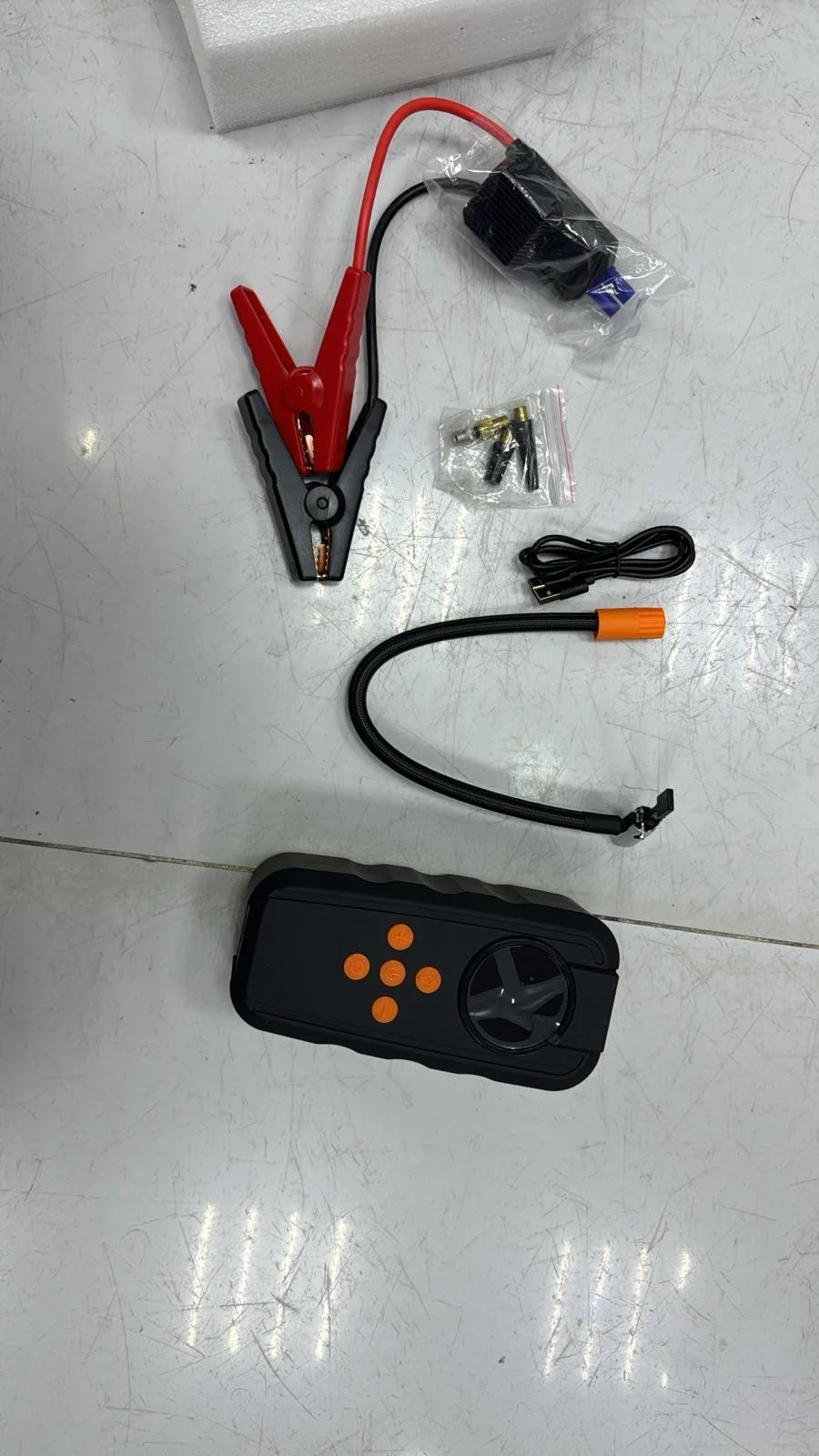 بطارية وشاحن محمول للسيارة