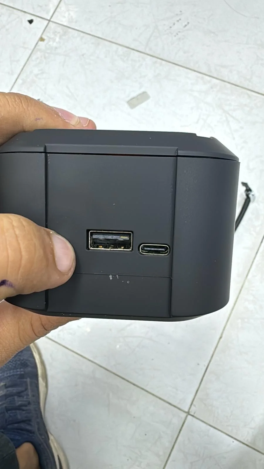 بطارية وشاحن محمول للسيارة