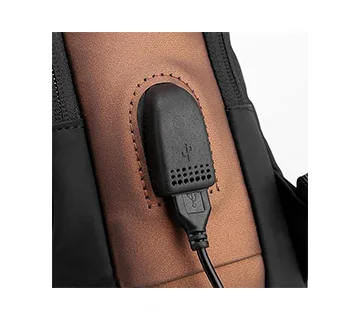 شنطة ظهر بحزام كروس بودي للسفر مع منفذ شحن USB