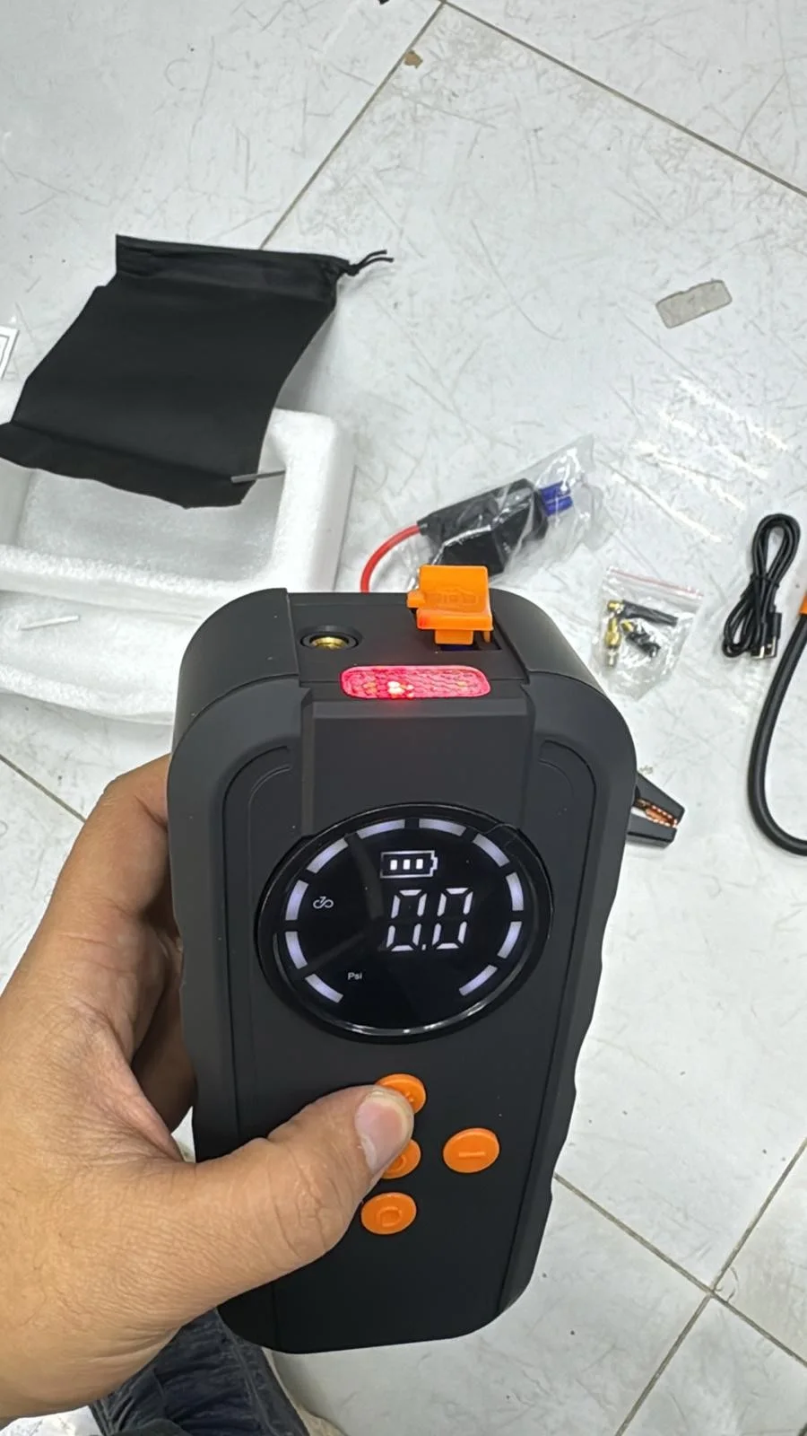 بطارية وشاحن محمول للسيارة