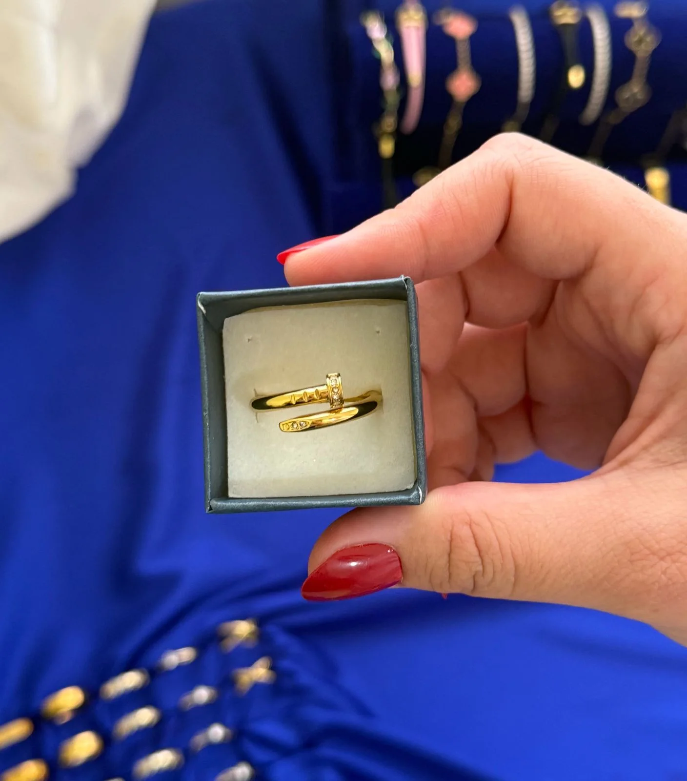 bague cartier clou