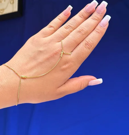 hand chain dorée