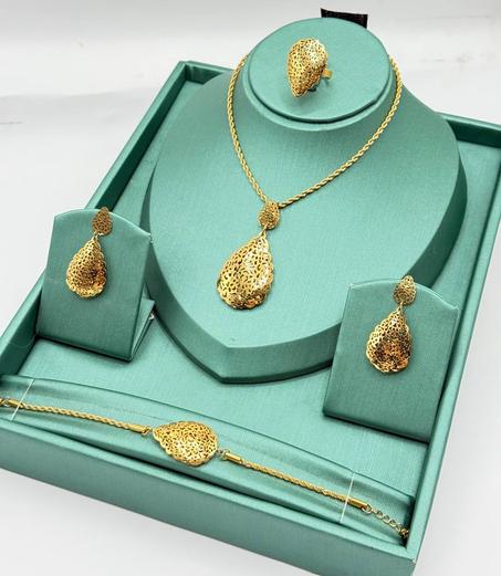 المجوهرات والإكسسوارات