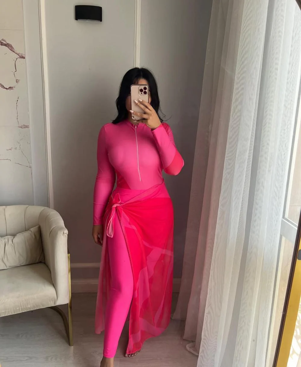 طقم أنيق بتصميم عصري – قماش مريح ولمسة فنية مميزة | متوفر الآن