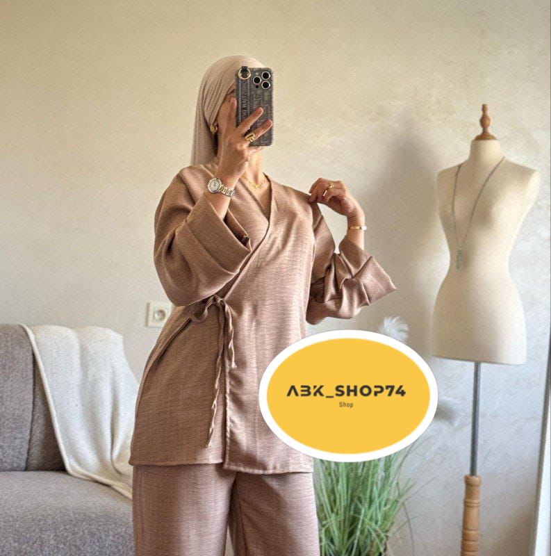 طقم صيفي أنيق بلون ملكي – إطلالة راقية