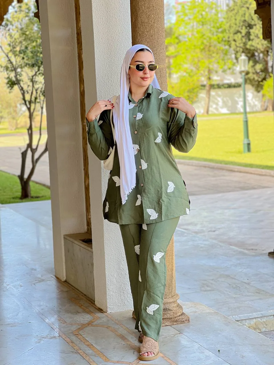 أنصومبل بأفخم أنواع التوب ثوب لولان مطروز