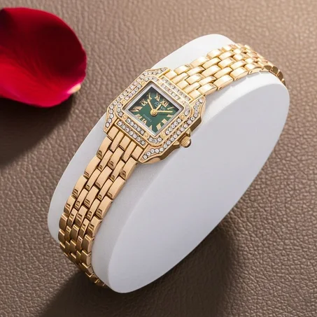 ساعة نسائية فخمة بسوار ذهبي أنيق ✨⌚