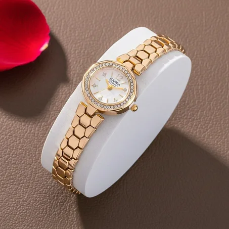 ساعة نسائية فخمة بسوار ذهبي أنيق ✨⌚