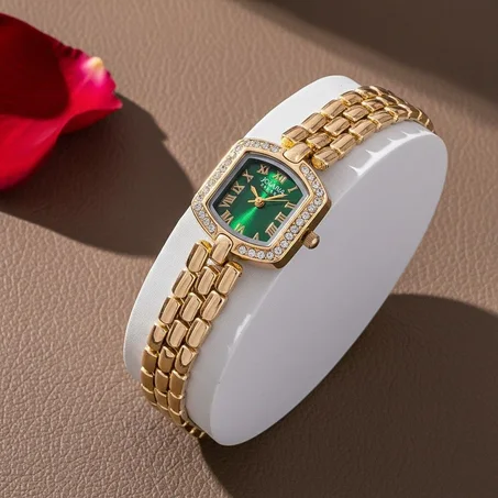ساعة نسائية فخمة بسوار ذهبي أنيق ✨⌚