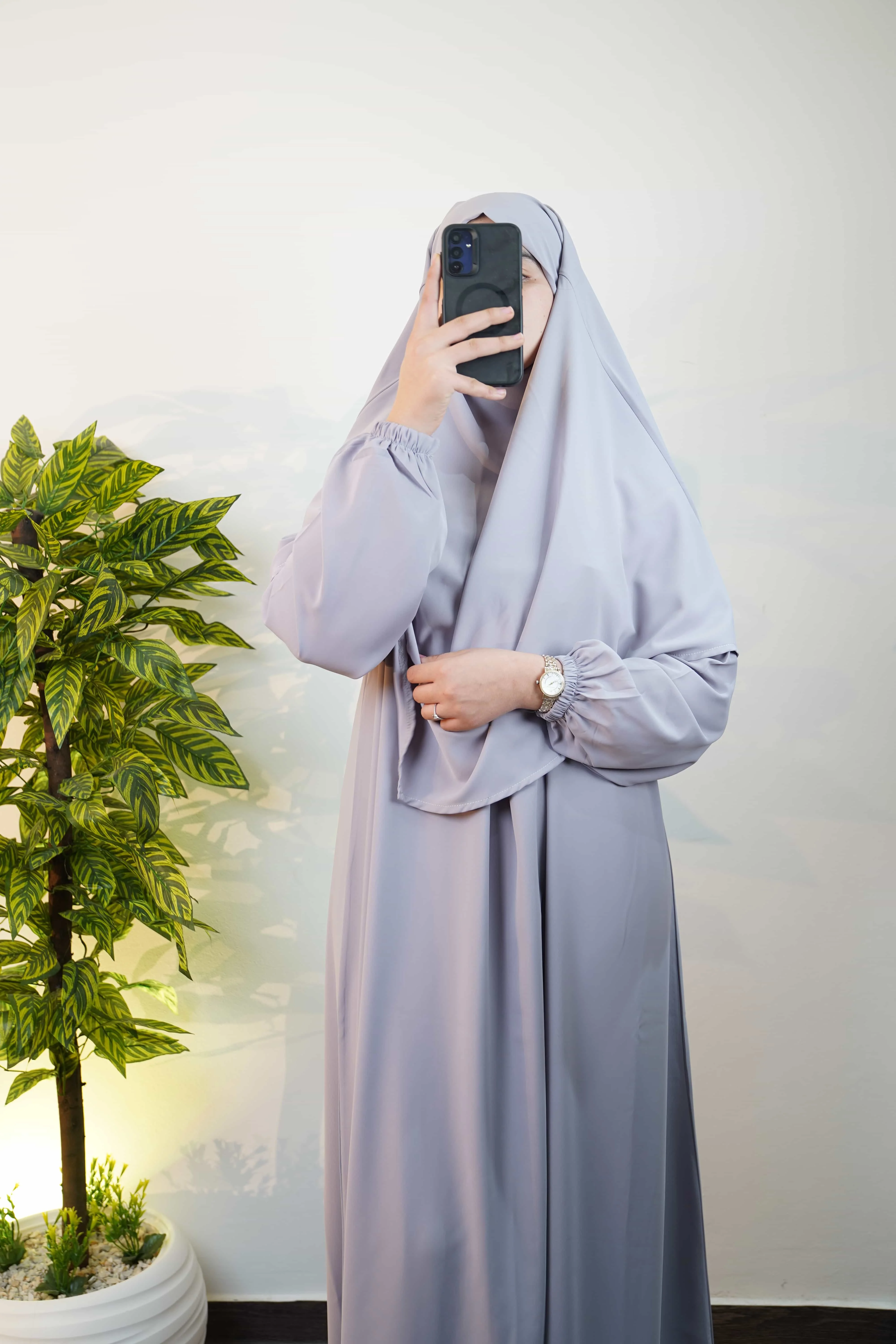 عباية نسائية بالسنسلة
