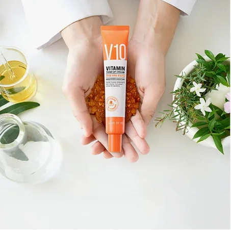 V10 كريم فيتامين TONE UP لتفتيح وترطيب البشرة