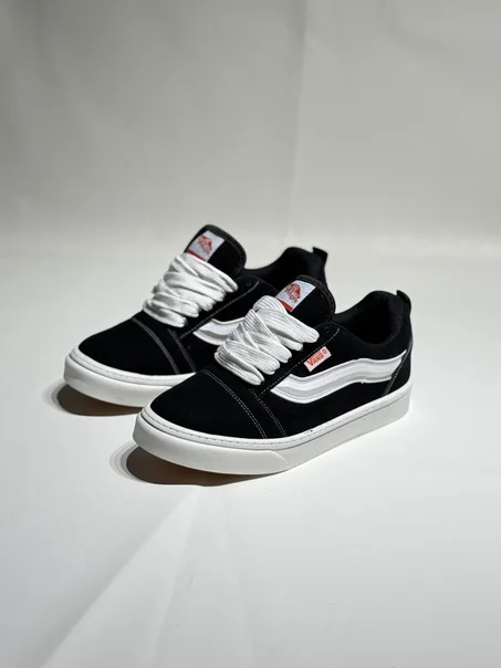 Vans Black & White