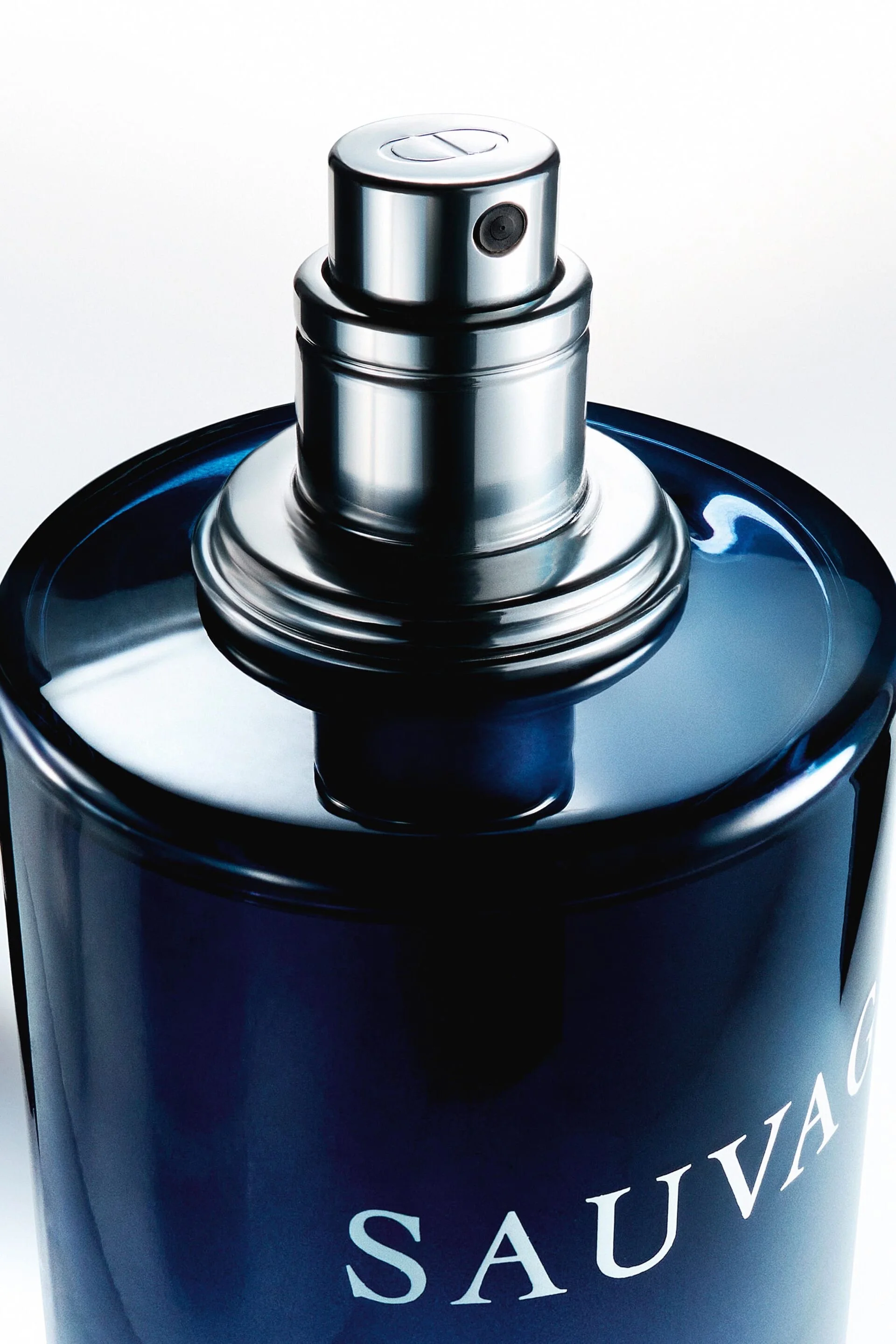 سوفاج أو دو تواليت من ديور | عطر رجالي منعش بطابع حمضي وخشبي