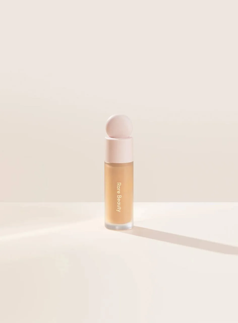 كونسيلر  خفيف و مرطب من رير بيوتي Liquid  Concealer RARE BEAUTY