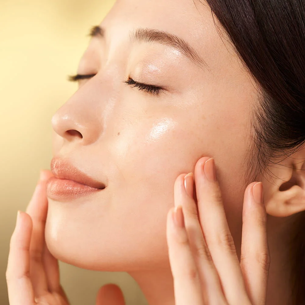 مرطب من shiseido لشد الوجه   Bright Revitalizing Lotion Enriched
