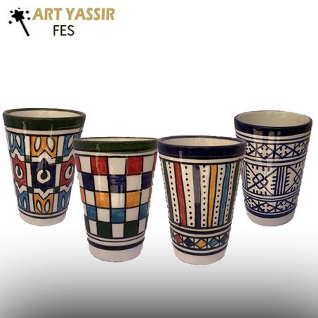Quatre tasses traditionnelles en céramique marocaine - un art authentique de Fès avec une touche artisanale