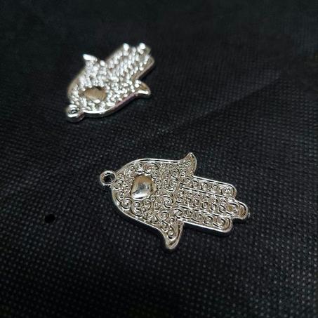 25 pcs Khmissa en plastique pour décorations - argenté