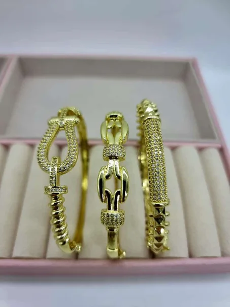 براسلي ثلاثي من ثلاثةa  acier inoxydable