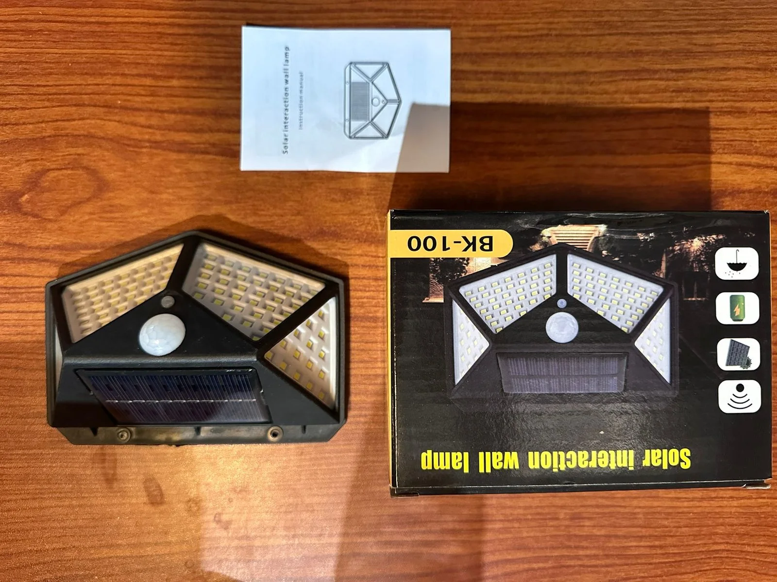 Solar Wall Light لمبة الحائط بالطاقة الشمسية