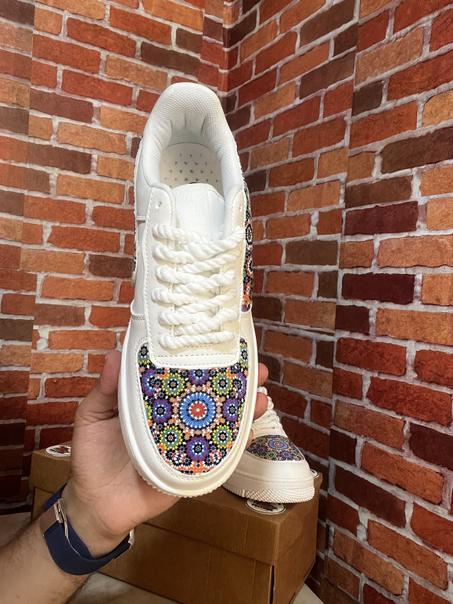 سبرديلة بيضاء مزينة بنقوش زليج مغربي تقليدي 🎨👟🇲🇦