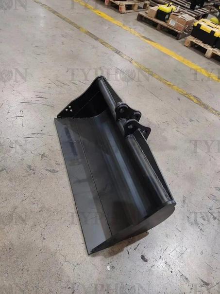 TYPHON 2.5 Ton Mini Excavator Attachment Plain Bucket 800mm 31″ Mud Bucket