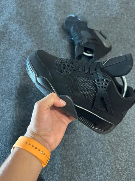 JORDAN 4 NEGRO