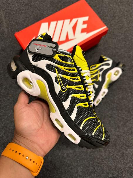 NIKE TN amarillo