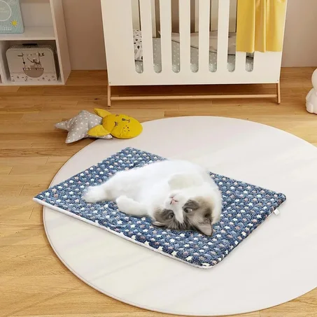 Non-Slip Velvet Pet Pad – Self-Warming, Washable Bed for Cats