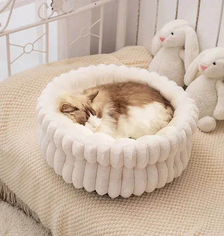 Plush Round Pet Bed – Winter Warm Comfort for Cats