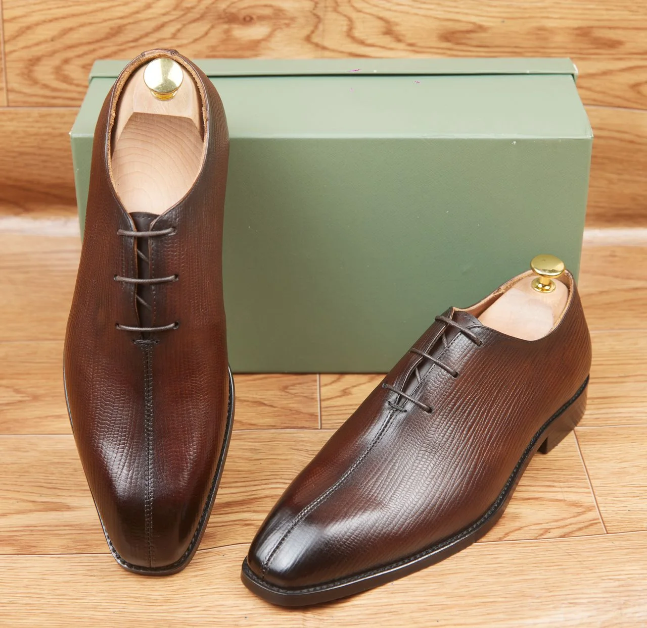 Soulier et Mocassins en Cuir Haut de Gamme pour un Look Professionnel et décontracté où que vous soyez.