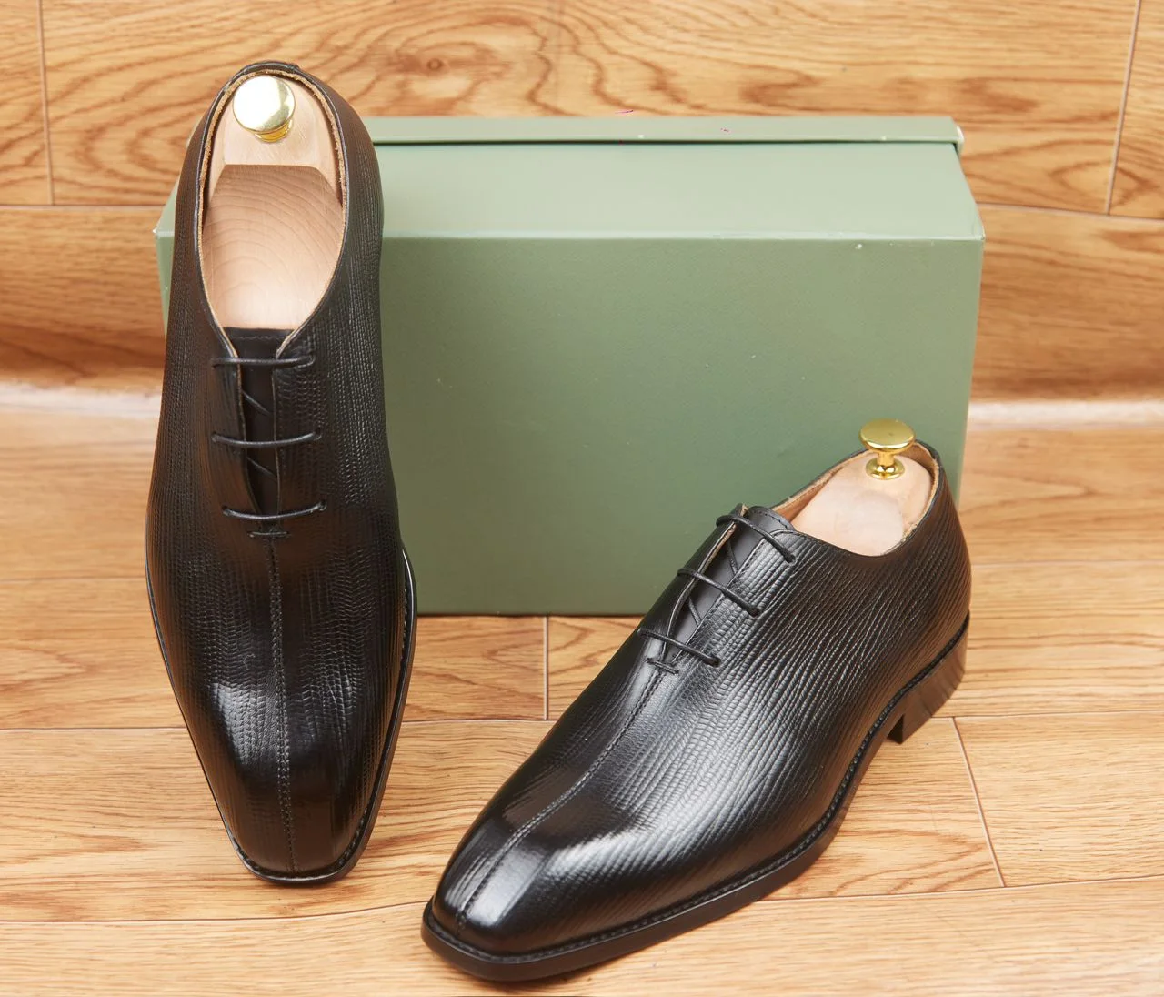 Soulier et Mocassins en Cuir Haut de Gamme pour un Look Professionnel et décontracté où que vous soyez.