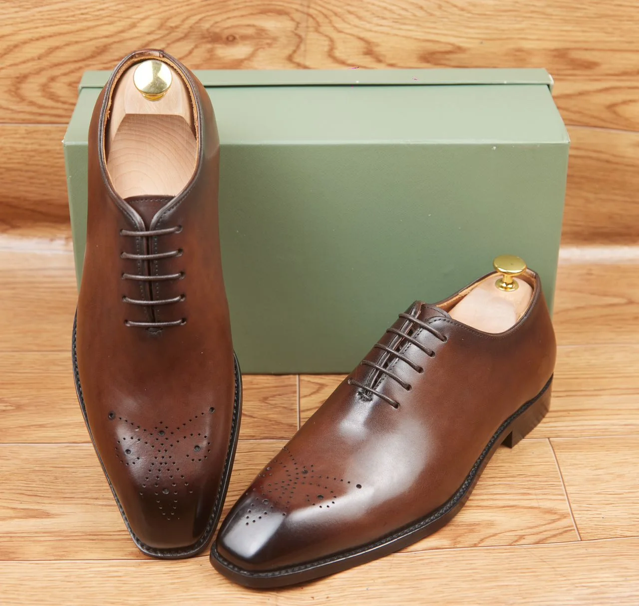 Soulier et Mocassins en Cuir Haut de Gamme pour un Look Professionnel et décontracté où que vous soyez.