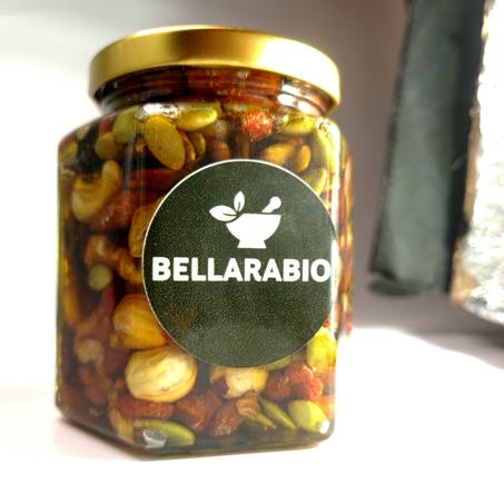 عسل بالمكسرات