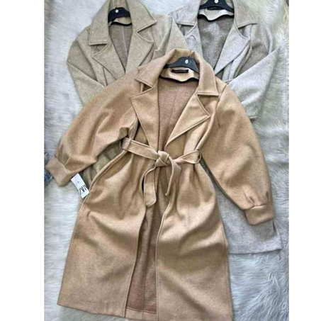 الفخامة والدفئ في قطعة واحدة: مونطو كاشمير نسائي لاستقبال  الشتاء ب أجمل اطلالة