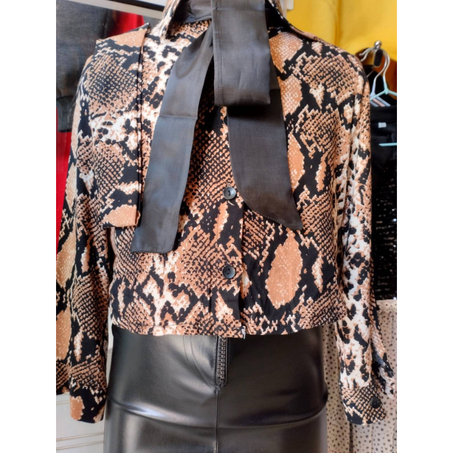 لبسة قطعتين و ربطة عنق رائعة قياس 4 سنوات