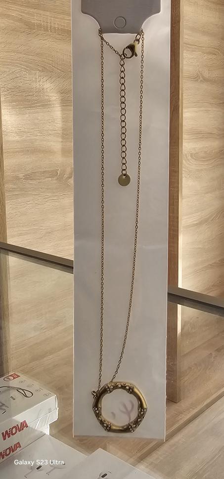 عقد نسائي فاخر