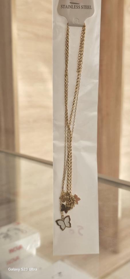 عقد نسائي متعدد الطبقات