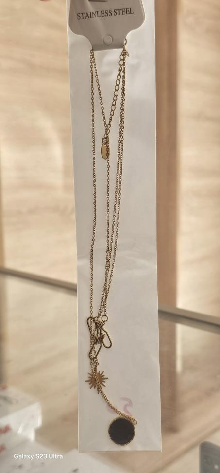 عقد نسائي جميل