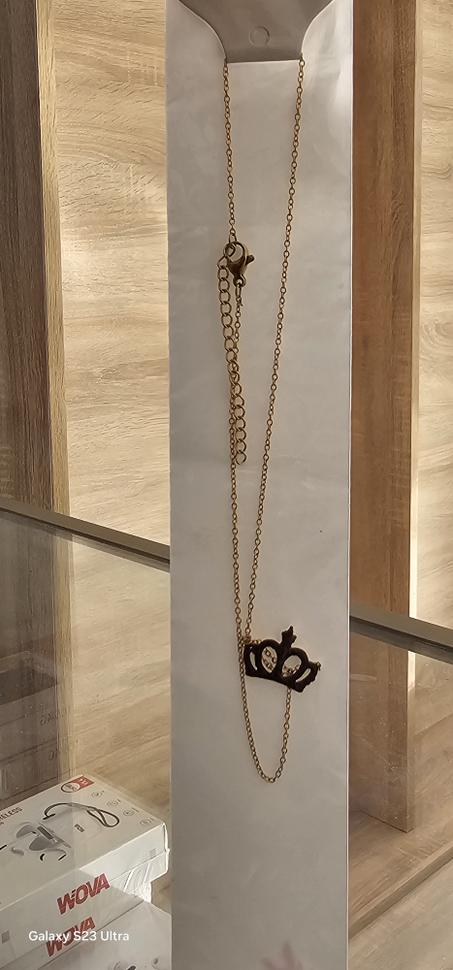 عقد نسائي ذهبي