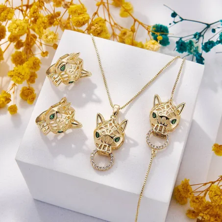 Parure de Bijoux Femme – Élégance Argentée en Coffret Cœur