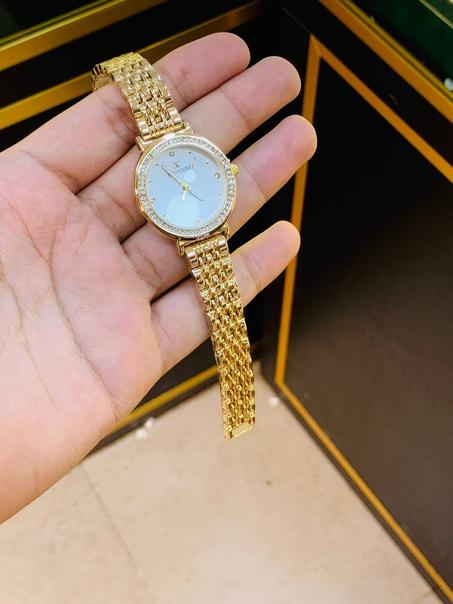 ساعة  أنيقة