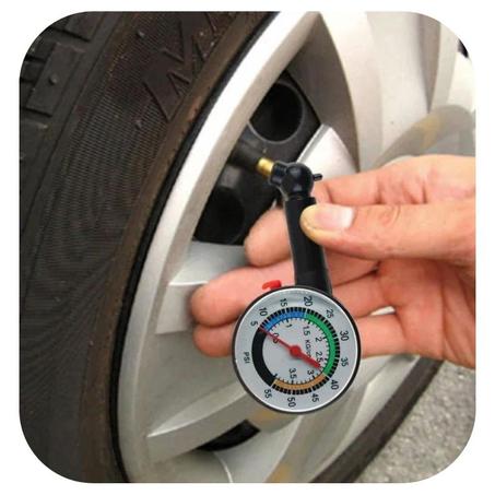 أداة قياس ضغط إطارات السيارة