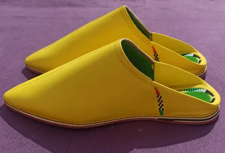 البلغة المغربية بزخرفة أنيقة