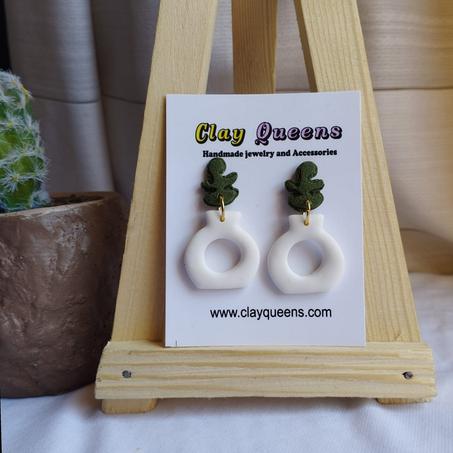Trendy vase earrings