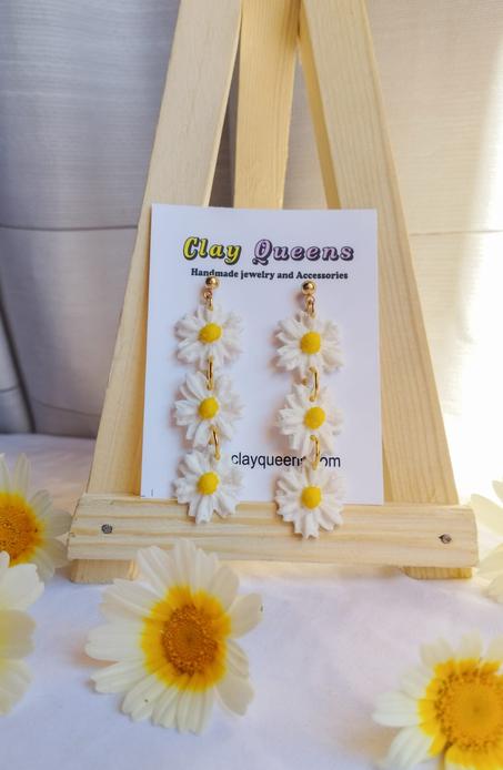 whitte daisies earrings